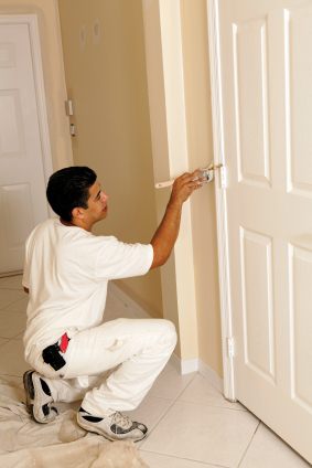 Interior House Trim on Painter Painting Interior Of House  Painting The Trim Around A Door